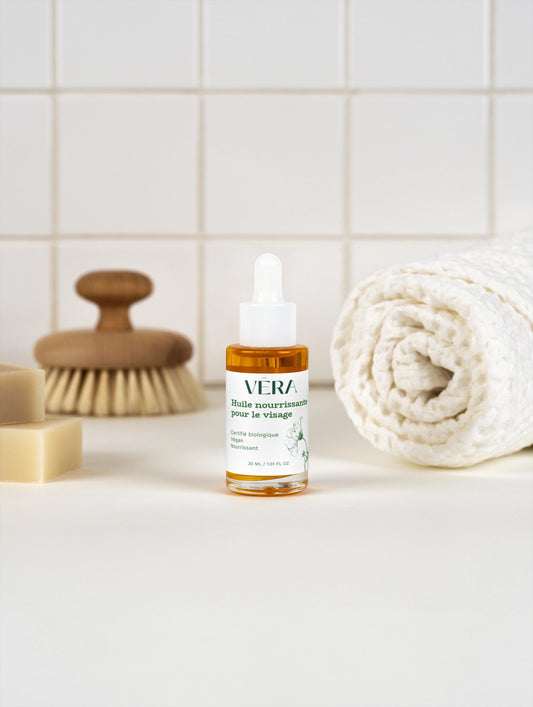 Huile nourrissante visage VERA certifiée bio dans une salle de bain, soin hydratant pour peau sèche et sensible
