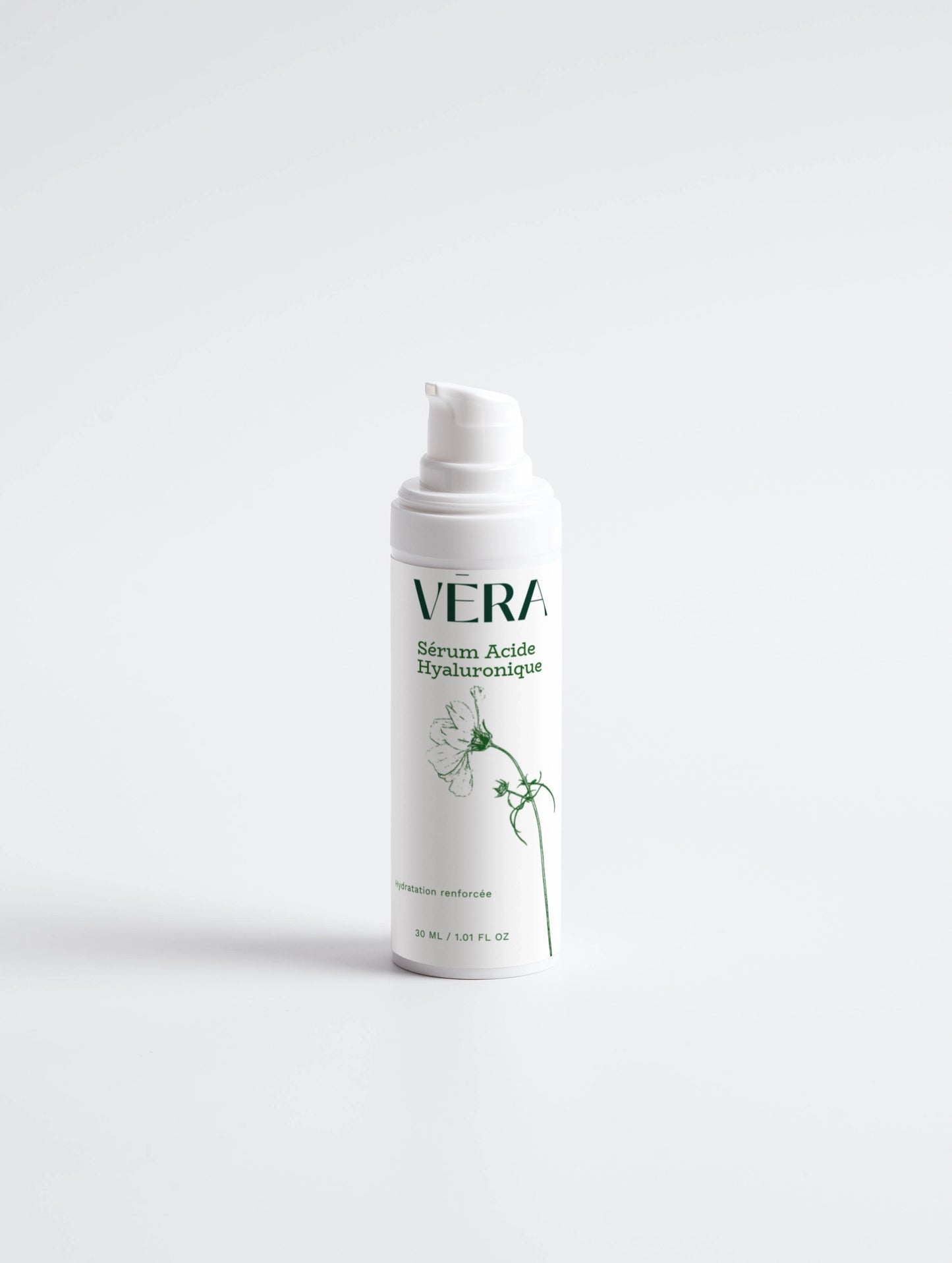 Flacon sérum acide hyaluronique VERA fond blanc, soin hydratant visage texture légère