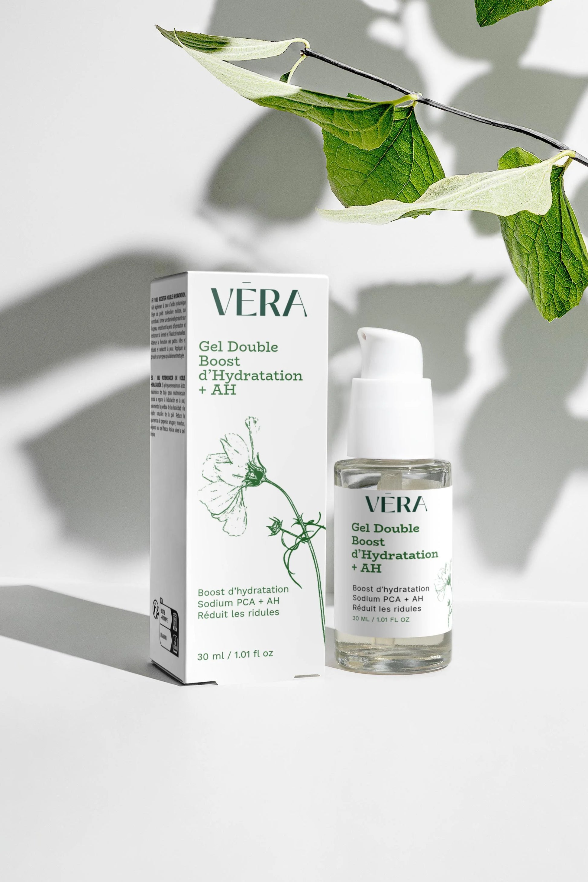 Image – flacon et étui avec feuilles

Gel Double Boost d’Hydratation + AH VERA, soin hydratant visage à l’acide hyaluronique.