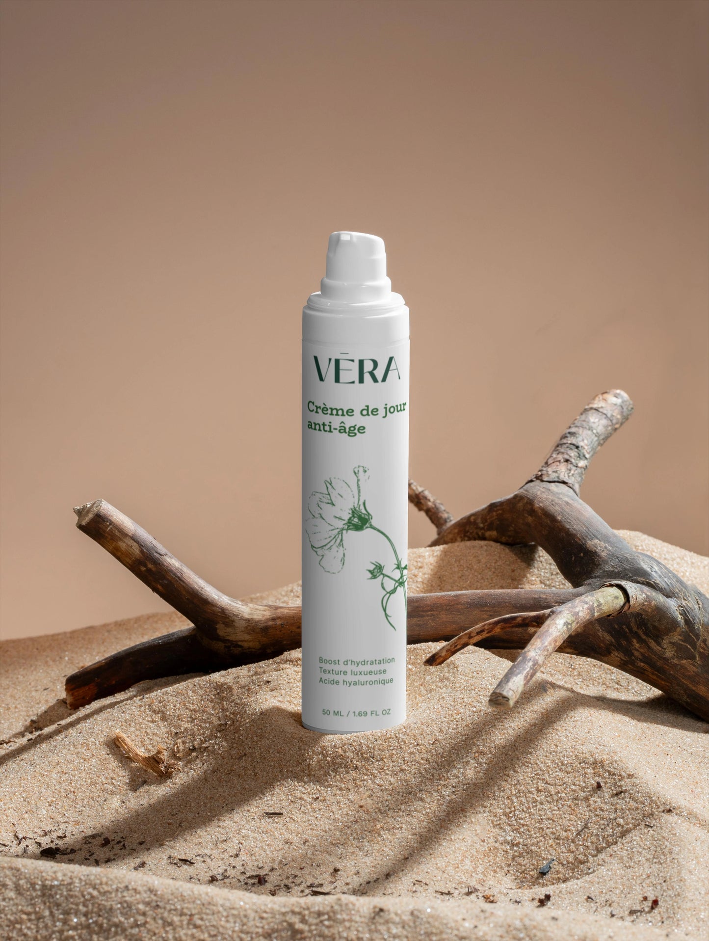 Crème de jour anti-âge VERA avec acide hyaluronique, hydrate et raffermit la peau en profondeur