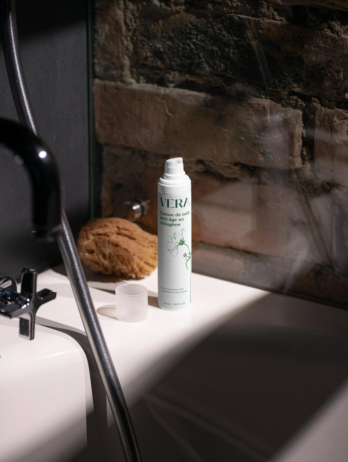 Crème de nuit anti-âge VERA dans une routine soin visage, nourrit la peau et améliore le confort nocturne