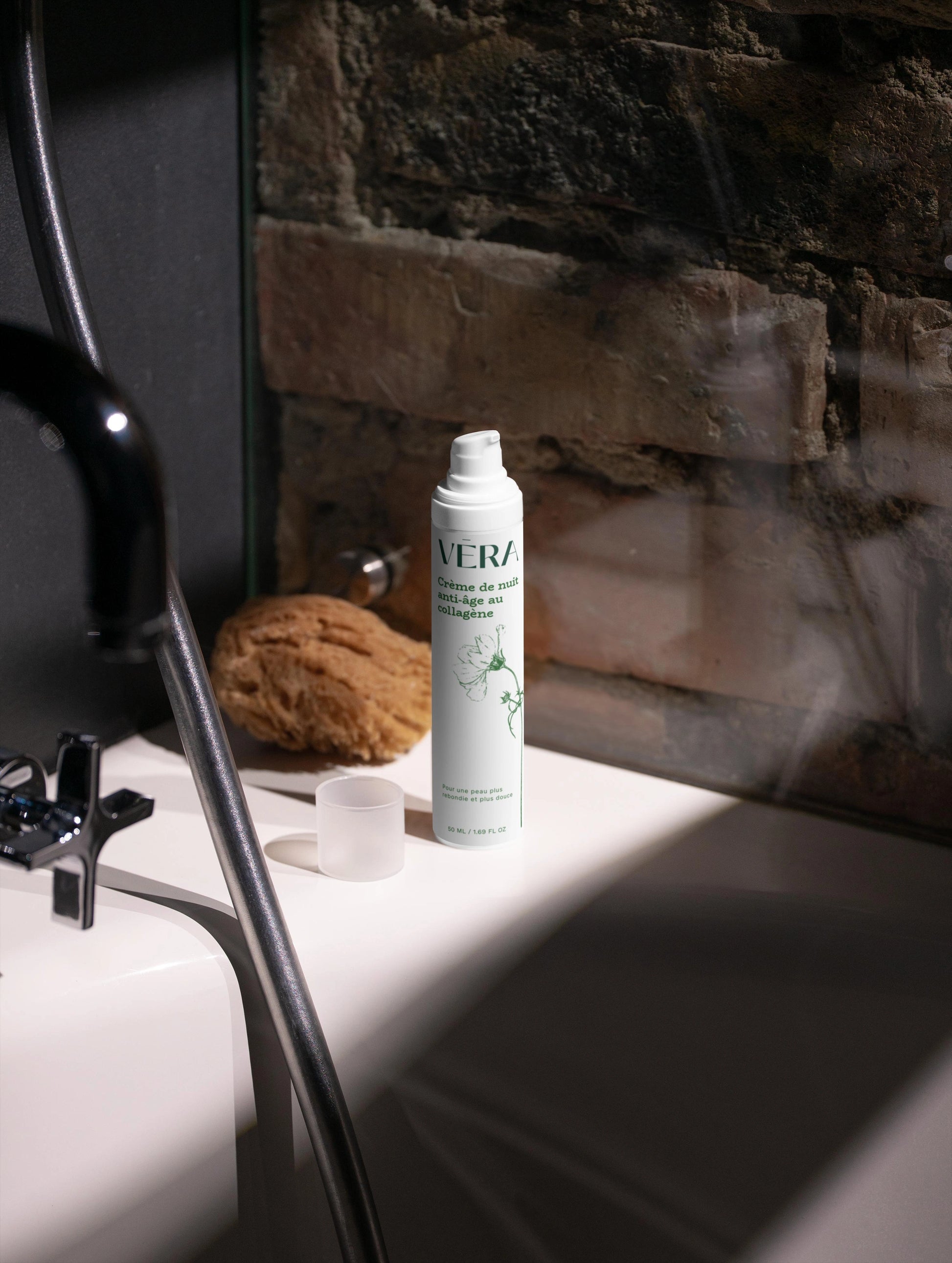 Crème de nuit anti-âge VERA dans une routine soin visage, nourrit la peau et améliore le confort nocturne