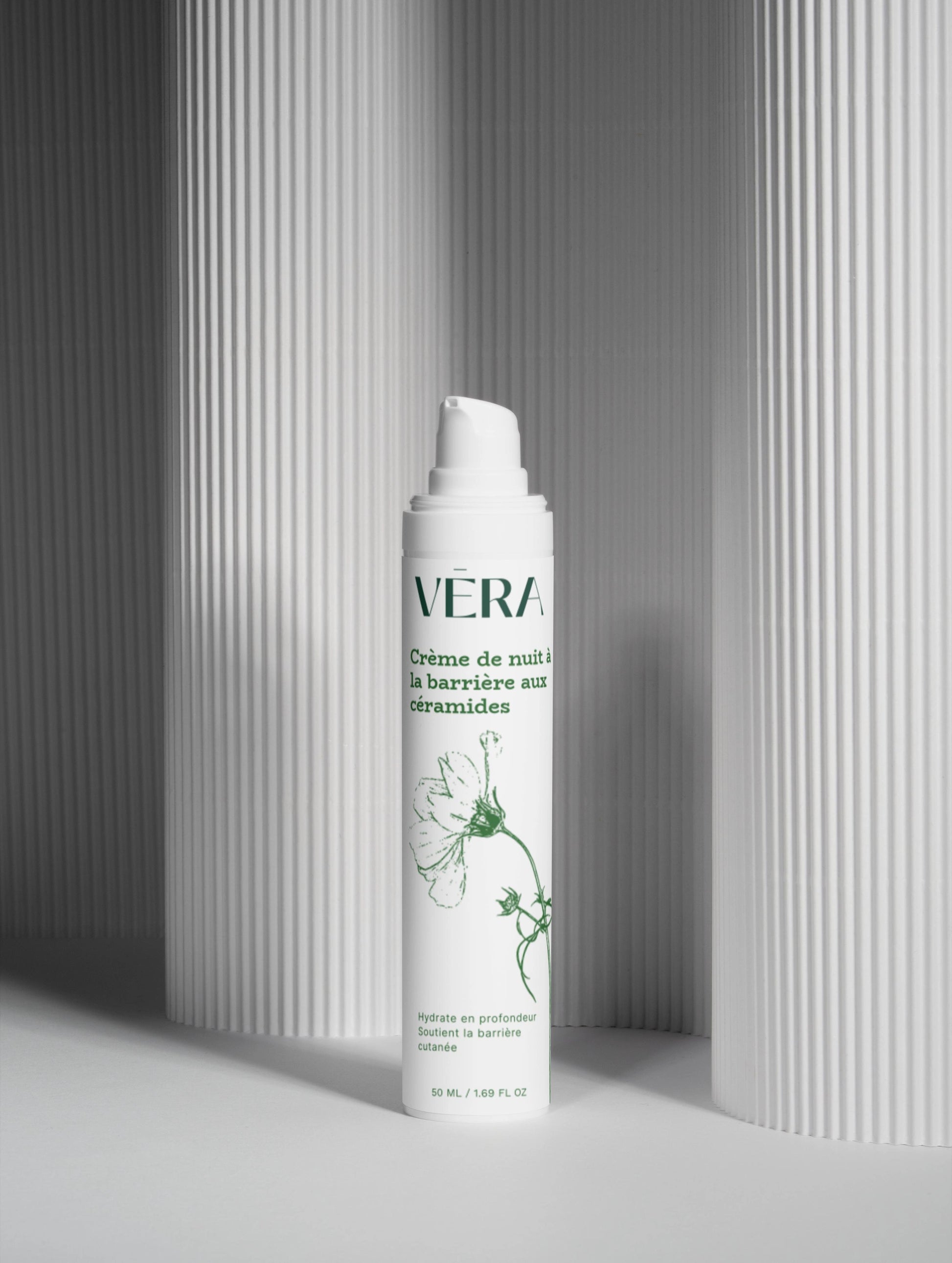 Flacon crème de nuit VERA aux céramides design minimaliste, soin visage réparateur et hydratant