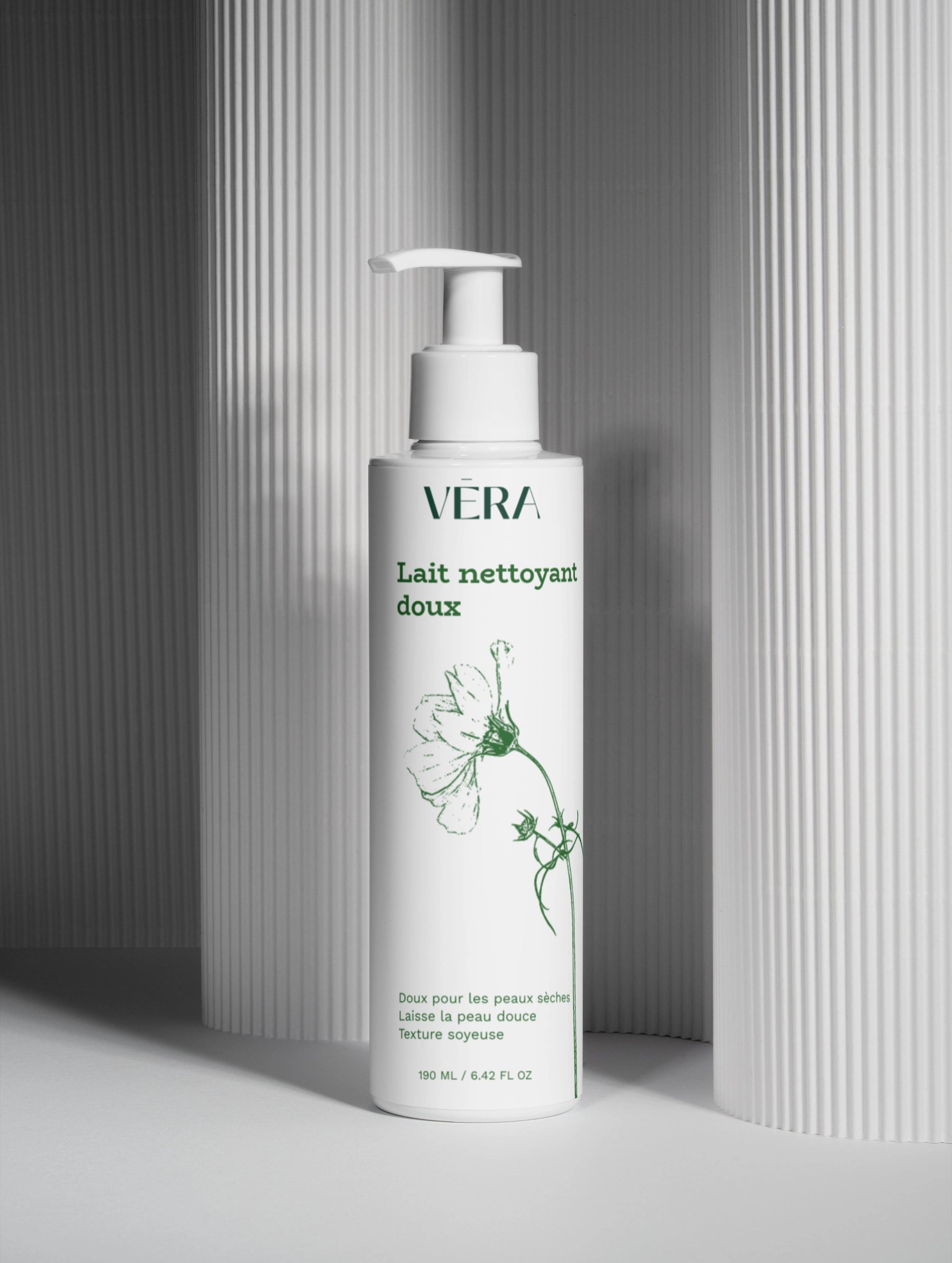 Lait nettoyant doux VERA design minimaliste, soin hydratant pour peau sèche et sensible