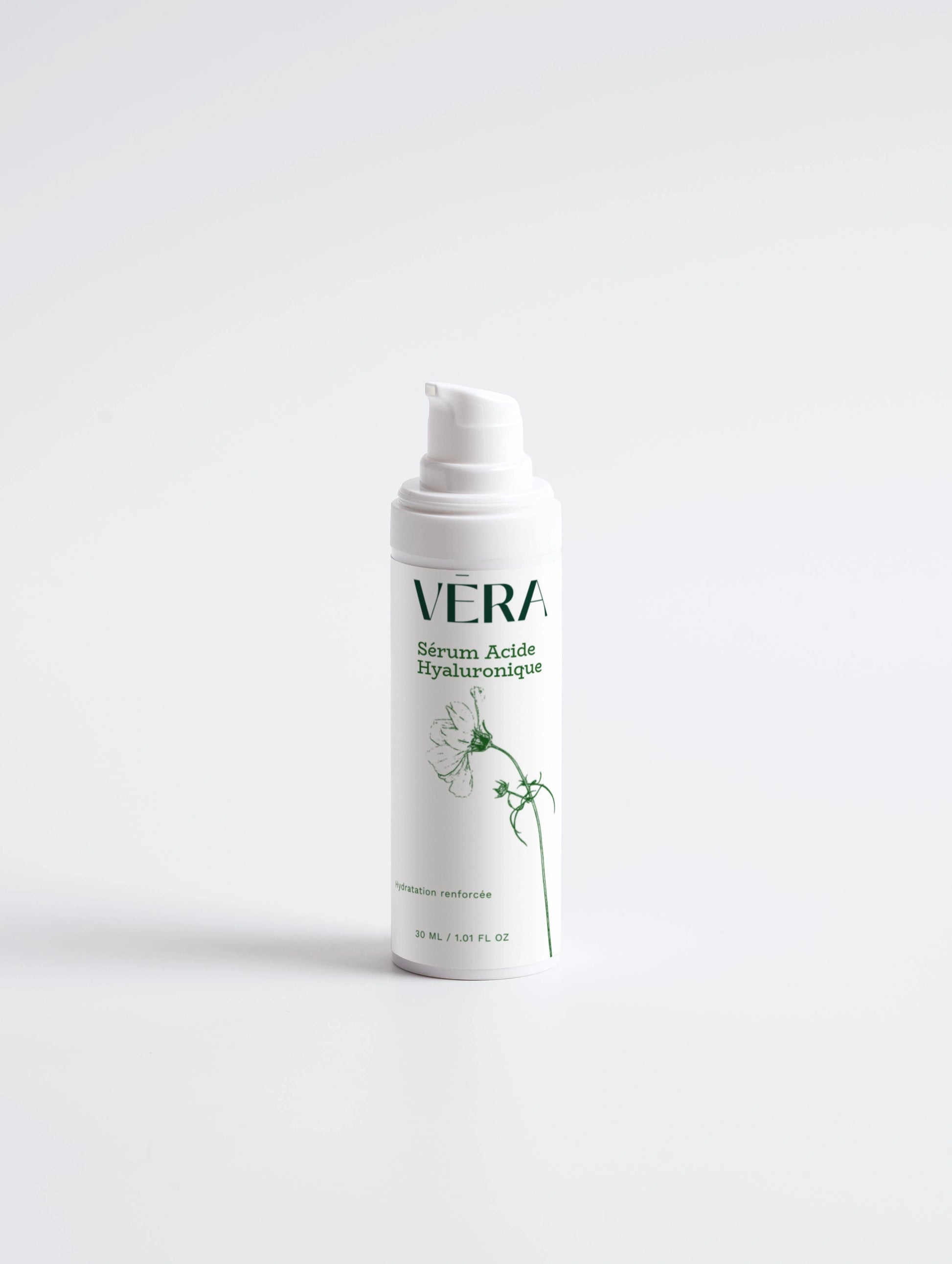 Flacon sérum acide hyaluronique VERA fond blanc, soin hydratant visage texture légère