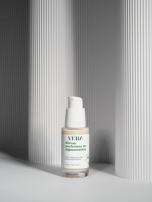 Flacon sérum anti-taches VERA design minimaliste, soin illuminateur et correcteur de pigmentation