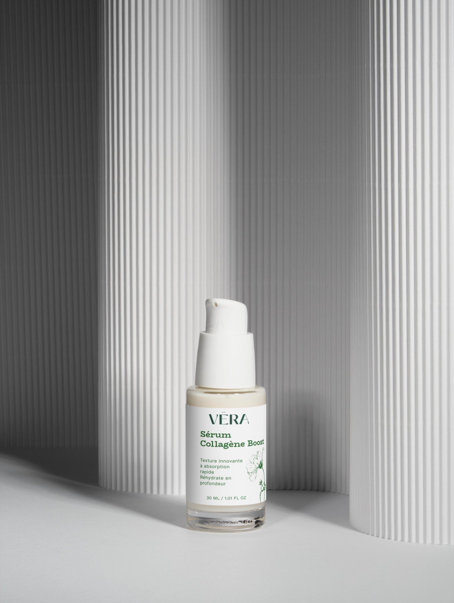 Flacon sérum collagène boost VERA design minimaliste, soin visage hydratant et repulpant