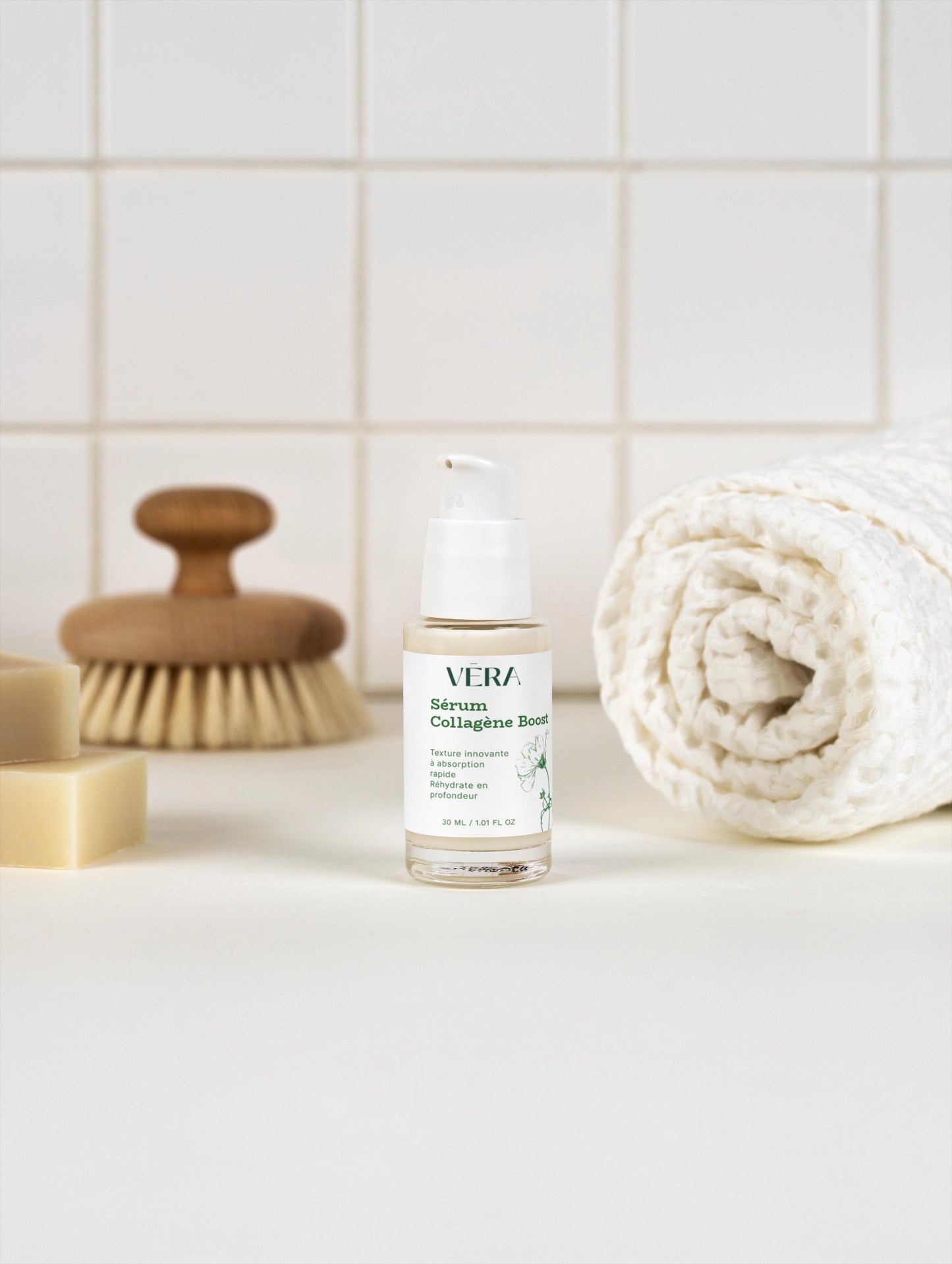 Sérum collagène boost VERA dans une routine soin visage, hydrate intensément et améliore la souplesse de la peau
