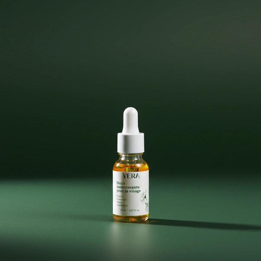 Flacon compte-gouttes VERA Huile nourrissante pour le visage 15 ml sur fond vert dégradé.