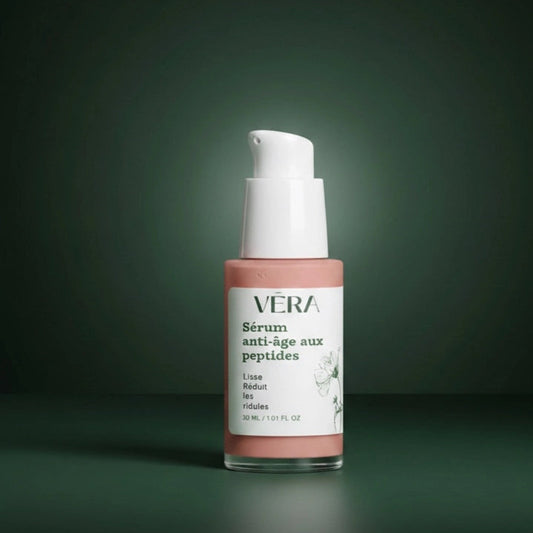 lacon pompe du sérum anti-âge aux peptides VERA sur fond vert.